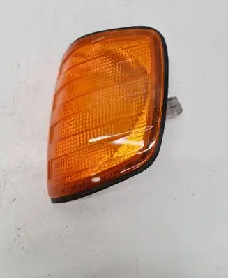 Mercedes-Benz E W124 Front indicator light 014401606 E130235