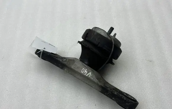 Volvo V40 Engine mount bracket 31359635 31460937