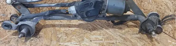 Mazda 5 Front wiper linkage 