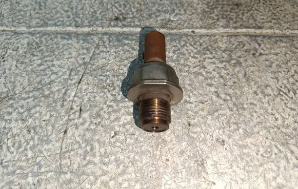 Audi A3 S3 8P Fuel pressure sensor 03L906051