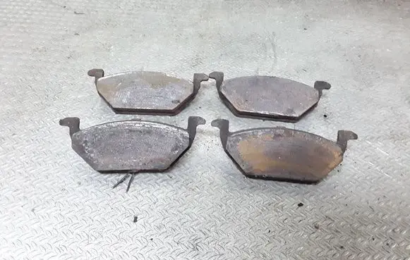 Volkswagen Golf IV Brake pads (front) 