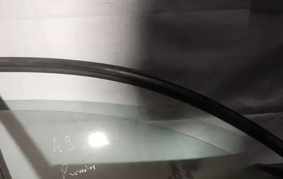 Nissan Primera Front door window glass four-door AS2