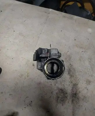 Volkswagen Touran I Throttle valve 03G128063C A2C53099813