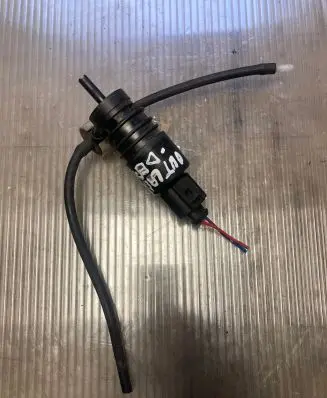 Mitsubishi Outlander Windscreen/windshield washer pump 3043125 42121100 42128100