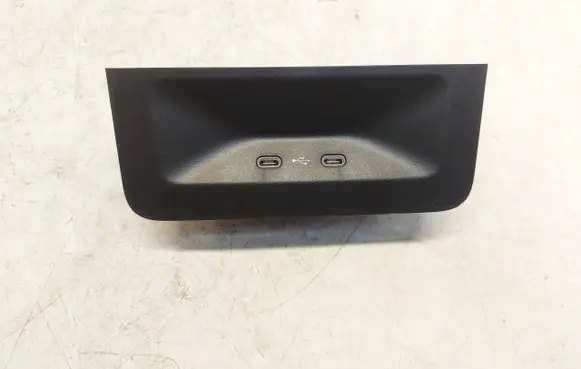 Skoda Enyaq iV USB socket connector 657035736A-JLK01