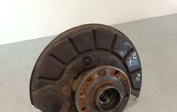 Audi Q3 8U Front wheel hub
