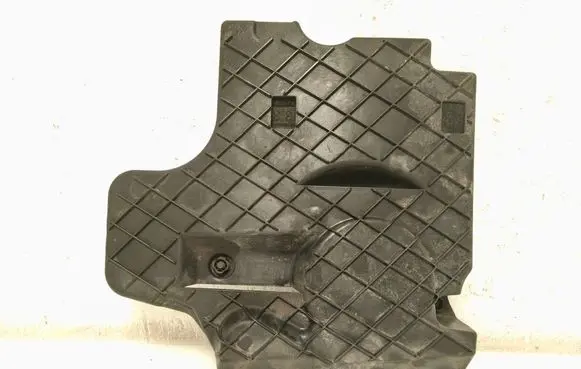 Mercedes-Benz C W204 Engine cover (trim) A6510101867