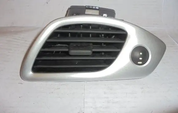 Renault Scenic III - Grand scenic III Dashboard side air vent grill/cover trim