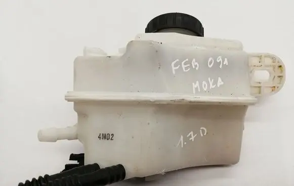 Opel Mokka Brake fluid reservoir 