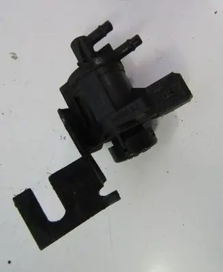 Volkswagen Golf IV Valve vacuum 1J0906283A