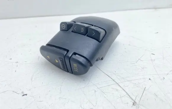 Toyota Avensis T220 Steering wheel buttons/switches 8623020010