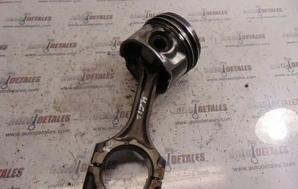 Toyota Avensis T270 Piston with connecting rod 1ADFTV