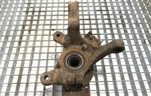 Mercedes-Benz Vito Viano W638 Front wheel hub spindle knuckle 