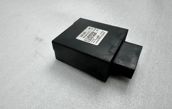 Volkswagen Tiguan Fuel injection pump control unit/module 3Q0906121B 3Q0906121