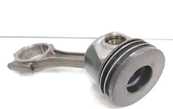 Mitsubishi Outlander Piston with connecting rod 301007 070011