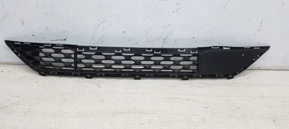 Hyundai Tucson TL Front bumper lower grill 86561D7510