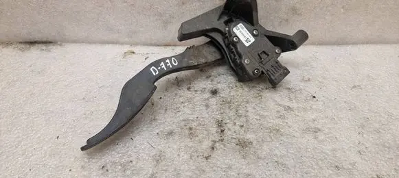 Accelerator throttle pedal