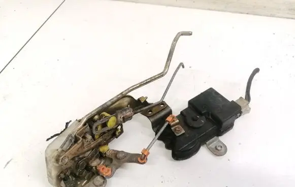 Mitsubishi Colt Front door lock MB923707