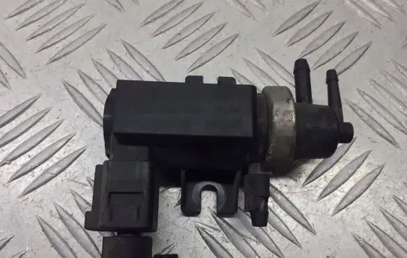 Skoda Octavia Mk1 (1U) Turbo solenoid valve 1J0906627