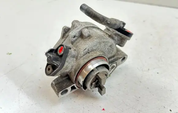 Volvo V60 Vacuum pump 9684786780