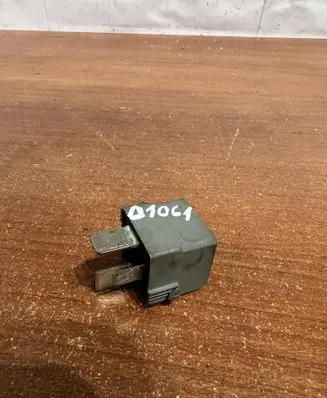 Mercedes-Benz A W169 Other relay A0025422619 D1061