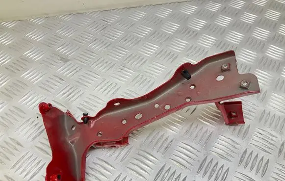 Fender mounting bracket