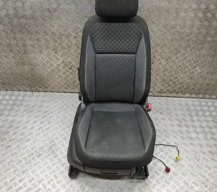 Volkswagen Tiguan Front passenger seat 5QA881106C 5NA881806R