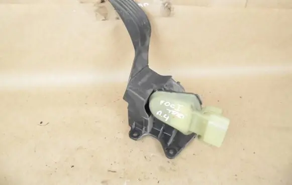 Ford Focus Accelerator throttle pedal 3M519F836AC