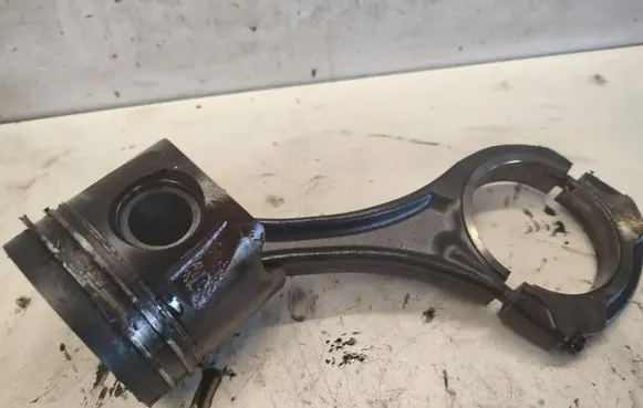 Mercedes-Benz ML W164 Piston with connecting rod