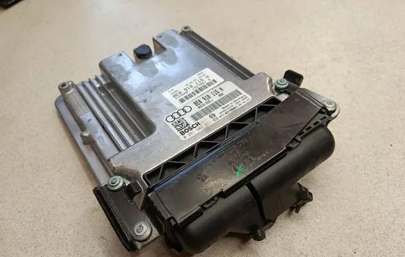 Audi A4 S4 B7 8E 8H Engine control unit/module 8E0910115N 1039S14176 0261S02211
