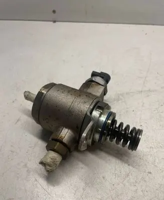 Audi A5 8T 8F Fuel injection high pressure pump 06J127025C 06J127025 120413033353