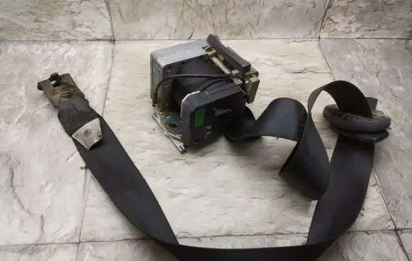 Skoda Octavia Mk1 (1U) Front seatbelt 1U4857701A