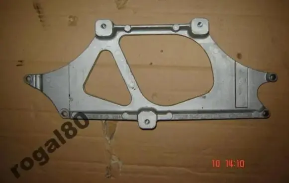 Volkswagen Amarok Engine mount bracket