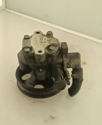 KIA Carens I Power steering pump 571002E200 5620G282