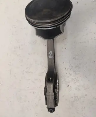 Ford Mustang V Piston with connecting rod
