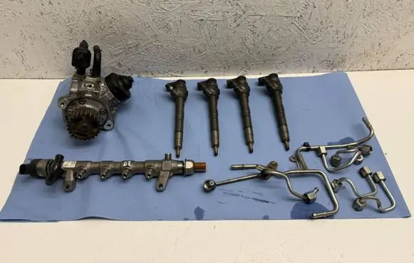 Volkswagen Touran II Fuel injection system set 03L130277J 03L130755D 03L089M