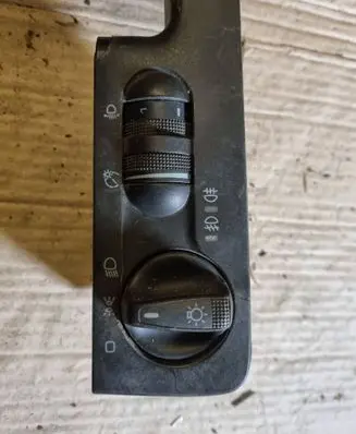 Volkswagen Golf III Light switch 3A1941531F 04051305