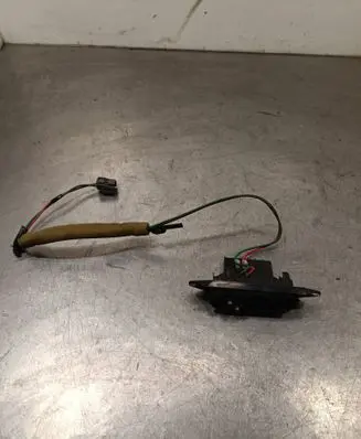 Nissan NV200 Sliding door contact joint 