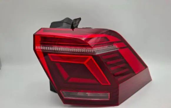 Volkswagen Tiguan Rear/tail lights 5NA.945.208