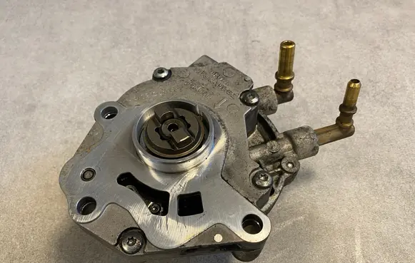 Land Rover Range Rover Sport L320 Vacuum pump LR023936
