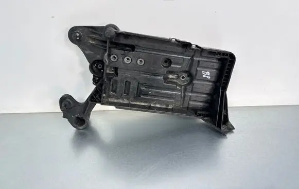Volkswagen PASSAT B8 Battery tray 5Q0915331K