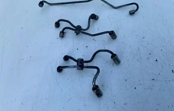 Toyota Avensis T250 Fuel injector supply line/pipe 