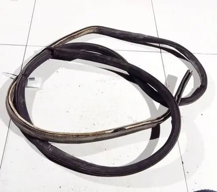 Volkswagen Caddy Rubber seal front coupe door 
