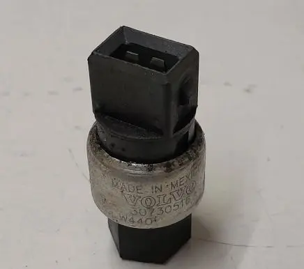 Volvo S40 Air conditioning (A/C) pressure sensor 30730516