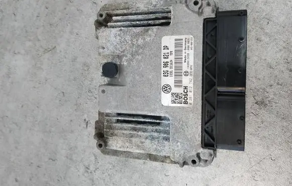 Volkswagen PASSAT B6 Engine control unit/module ECU