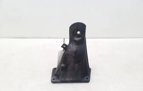 BMW 5 E60 E61 Engine mounting bracket 6761150