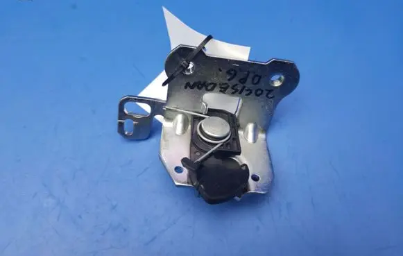 Mercedes-Benz C W204 Seat back rest lock catch A2049200572