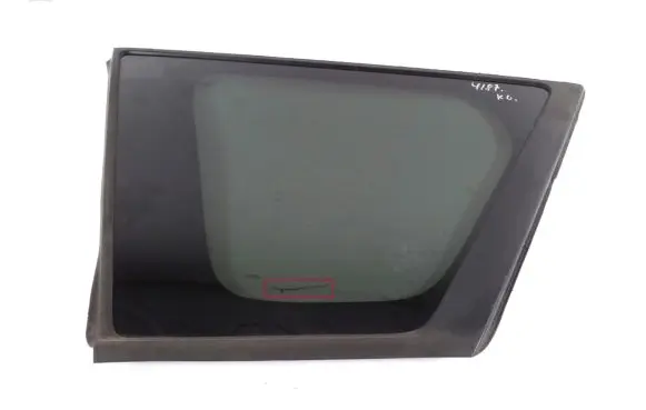 Mitsubishi Outlander Rear side window 6121A023