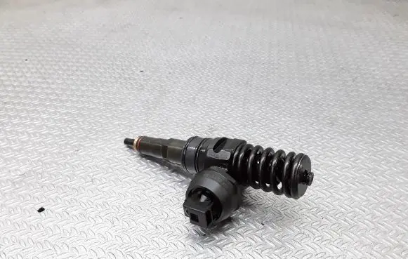 Skoda Octavia Mk2 (1Z) Fuel injector 038130073AG