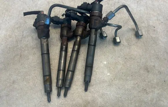 Hyundai i20 (PB PBT) Fuel injectors set 0445110320